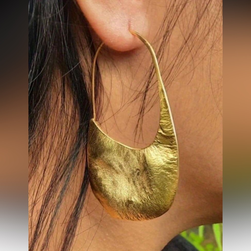 Gold Hammered Crescent Hoop Earrings - Women Jewelry R 400